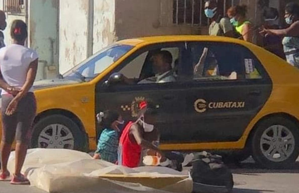 La multitudinaria protesta de poca gente
