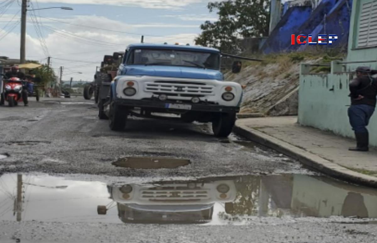 Venta de pipas de agua, un negocio que beneficia al régimen