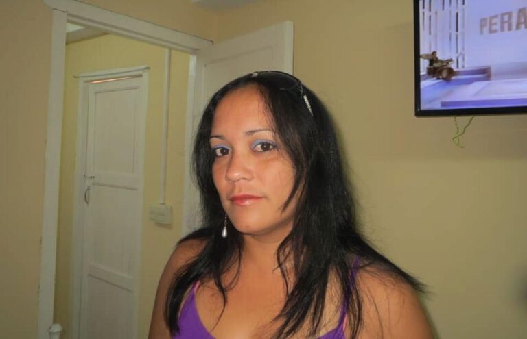Régimen cubano detiene a dos reporteros y agrede físicamente a uno de ellos.