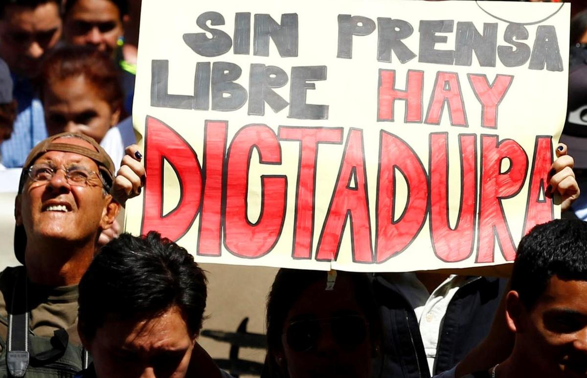 Régimen anuncia nuevos requisitos para estudiar periodismo en Cuba