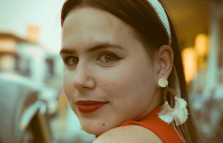 Policía política detiene a youtuber Hildina tras allanamiento en su vivienda