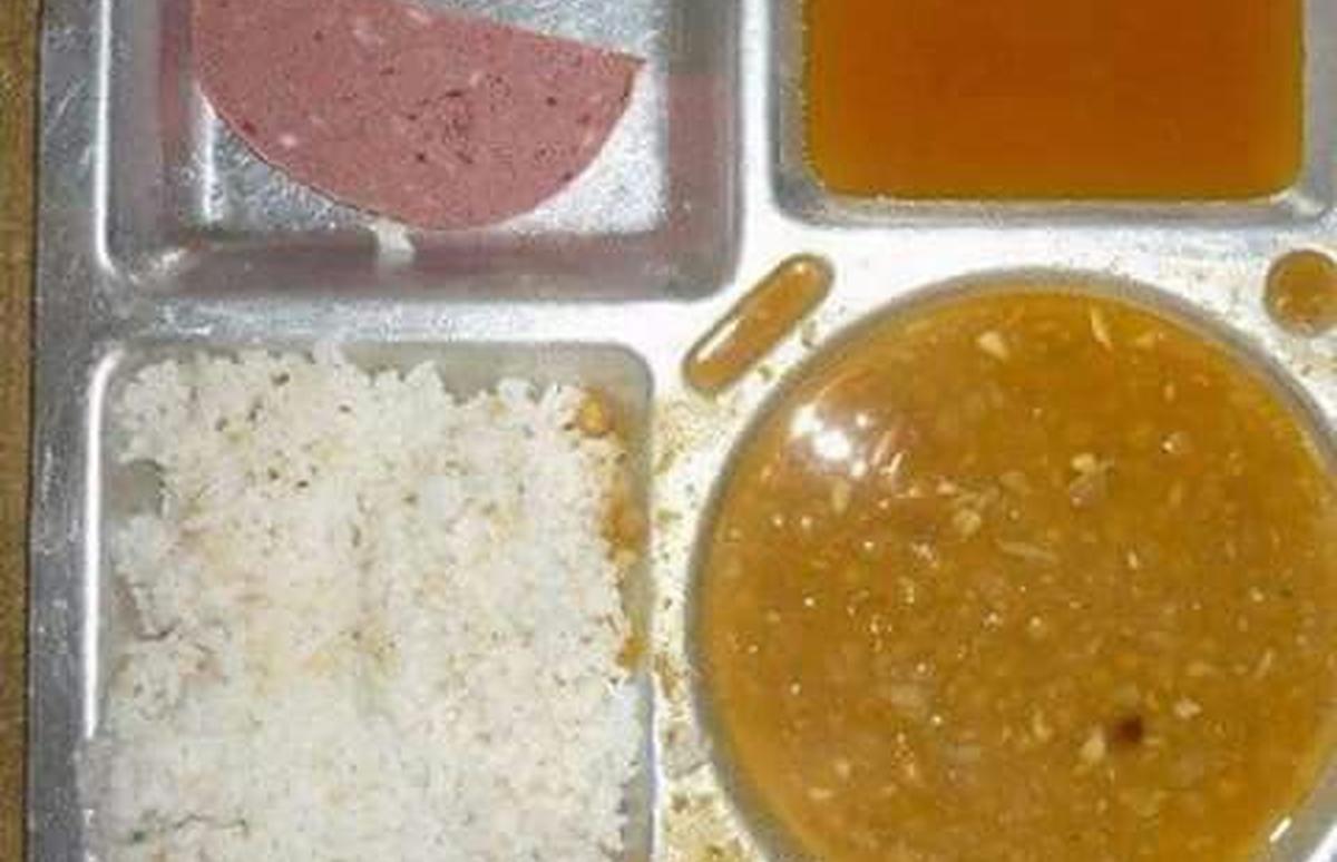 Crisis con los almuerzos perjudican las clases presenciales en la universidad médica güinera
