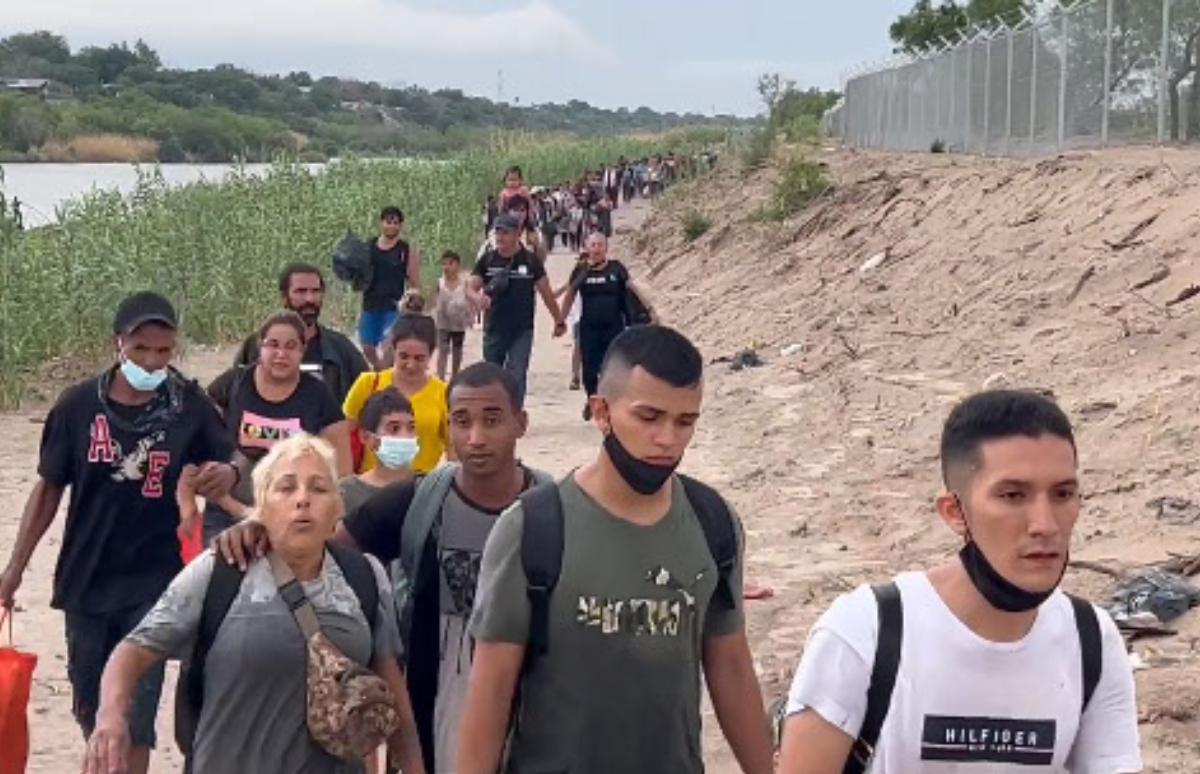 Cubanos con I-220A no podrán aplicar a la residencia permanente en Estados Unidos