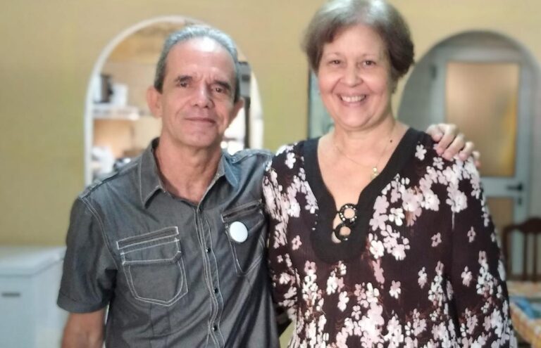 Régimen cubano declara culpable del delito de desobediencia a Alina B. López y detiene al periodista Jorge Fernández Era