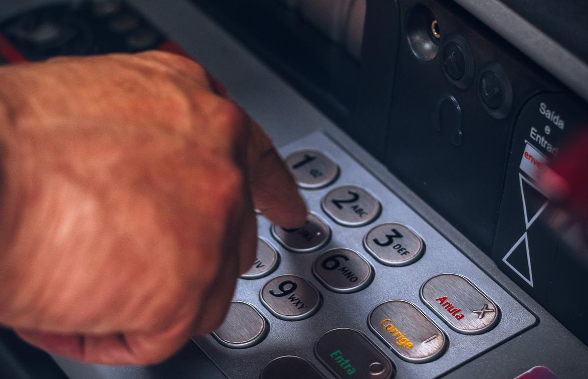 Forzado, el proceso de bancarización en Cuba