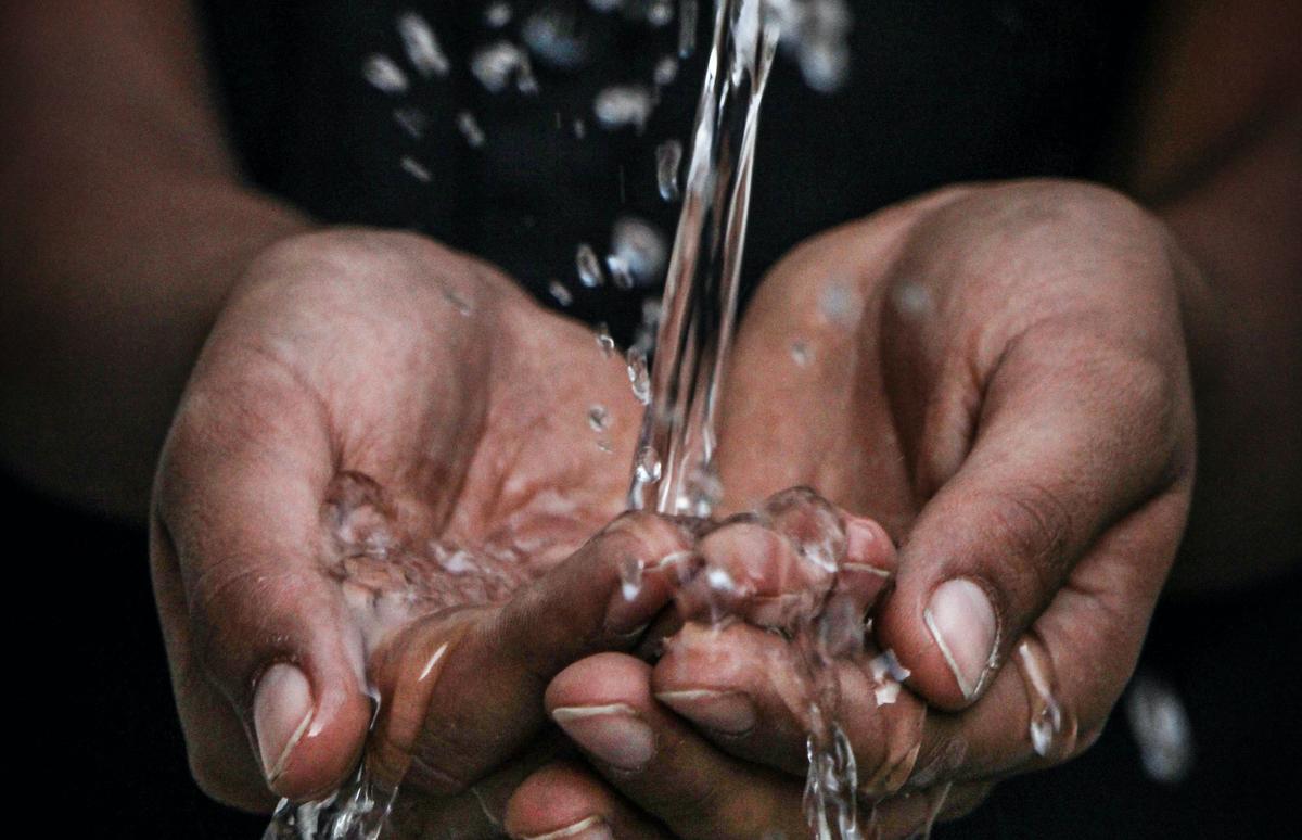 Centro de salud sin servicio de agua por más de un mes