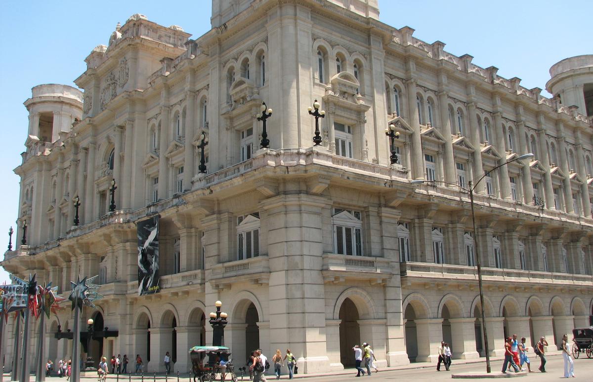 Va camino al desahucio edificio del Museo de Arte Universal