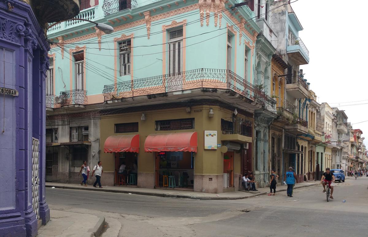 Estrena esquina de la calle Neptuno importante basurero