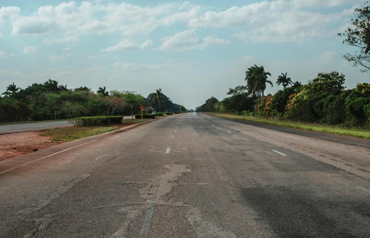 Asaltan a cuentapropista en una carretera desolada