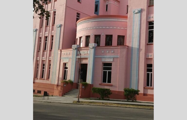 Enfermera que tomó fotos de anciana cubierta de insectos en hospital de La Habana será sancionada