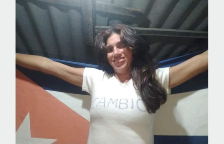 Ienelis Delgado detenida y amenazada con volver a prisión por directa en Facebook