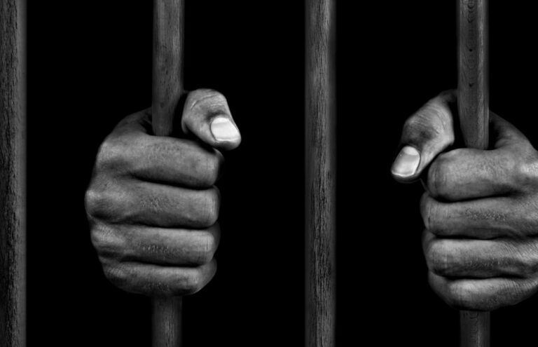 Continúa hostigamiento para controlar información sobre violaciones en prisiones