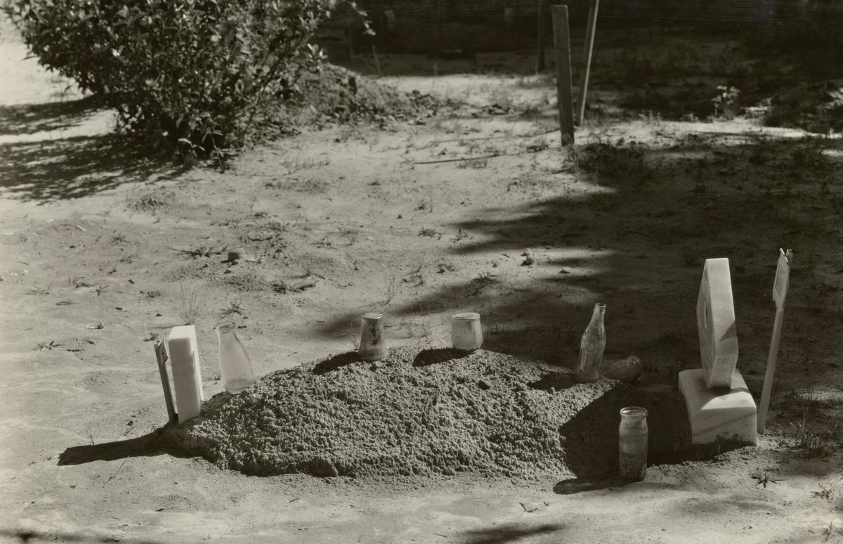 Cementerio espirituano permanece abandonado