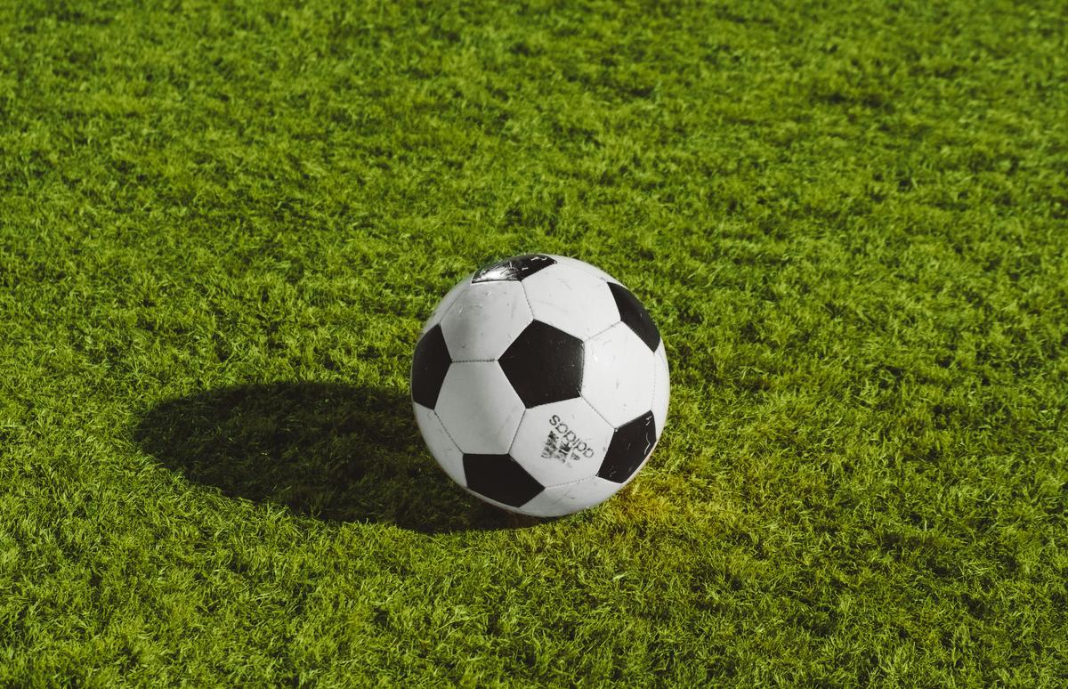 Suspenden juego de fútbol por falta de transporte