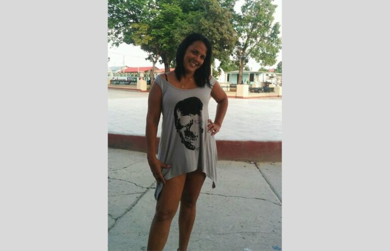 Detenida holguinera por compartir publicaciones en Facebook