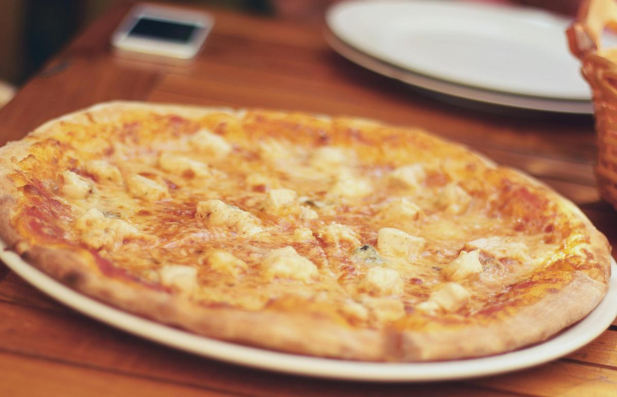 Sube precios pizzería estatal a ritmo con sus similares privadas