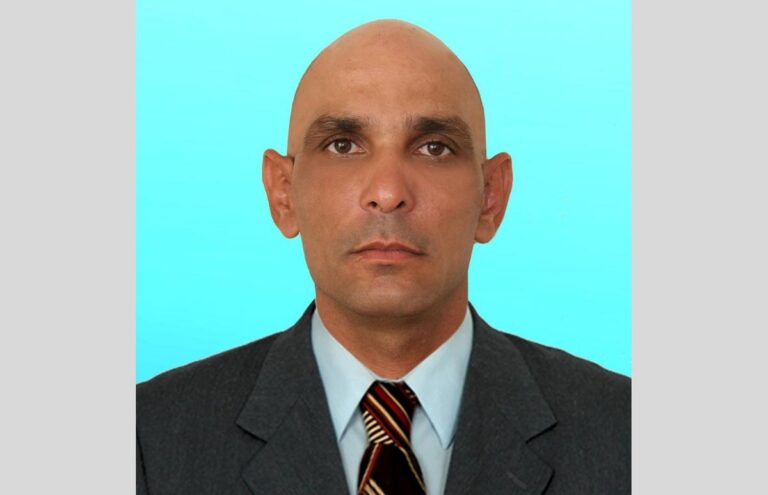 Seguridad del Estado agrede y rompe teléfono al colaborador de ADN Cuba Carlos Milanés