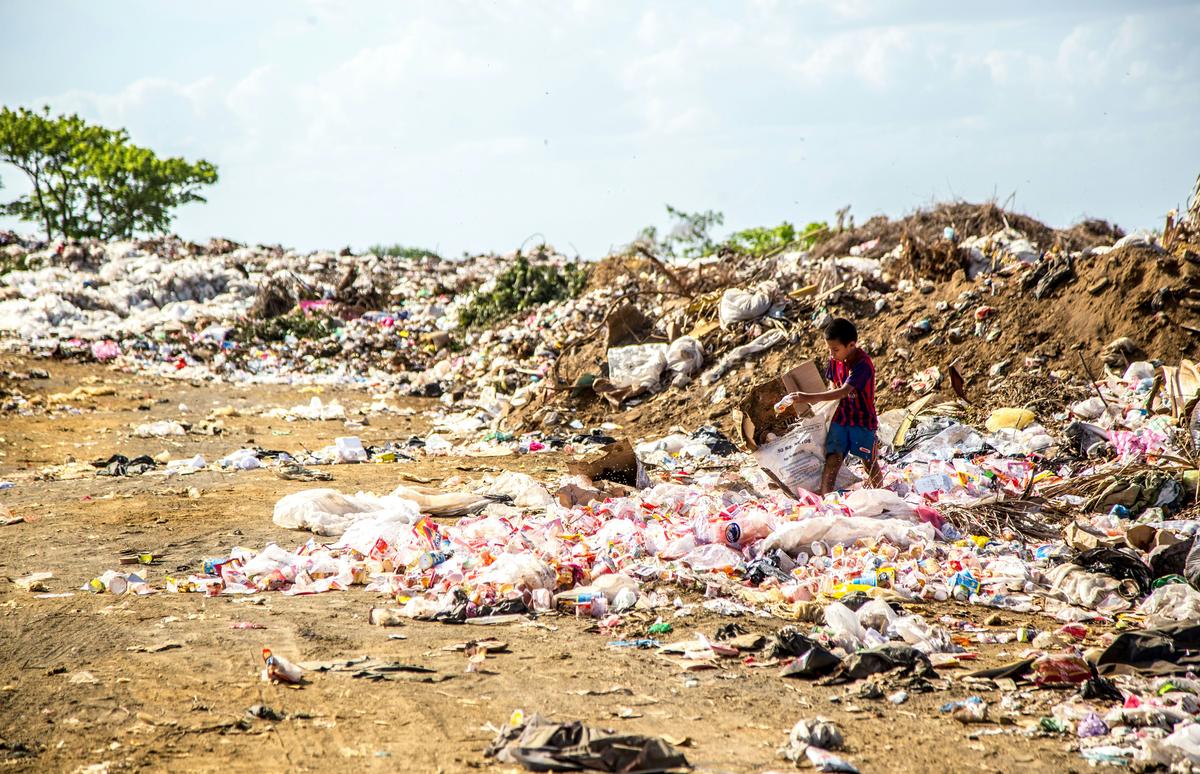 Quema de basura por mora de Comunales: práctica peligrosa que se extiende