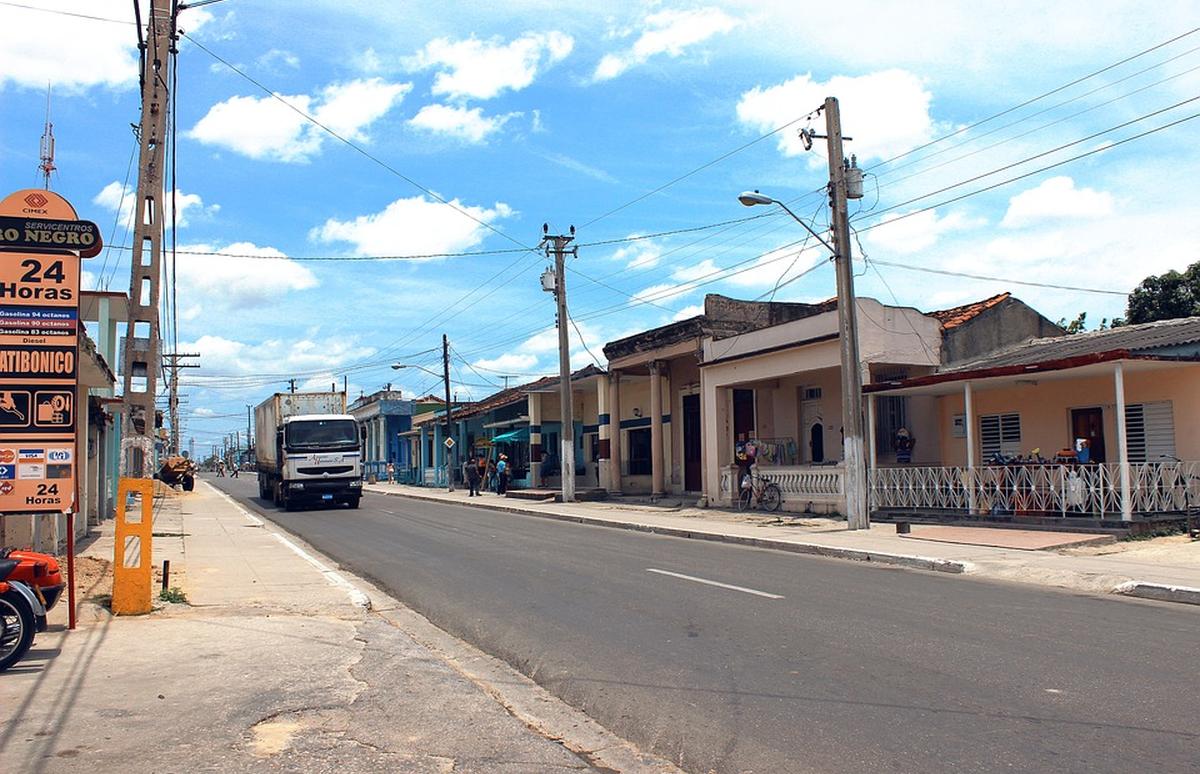 El abandono gubernamental deja las calles de Jatibonico en ruinas
