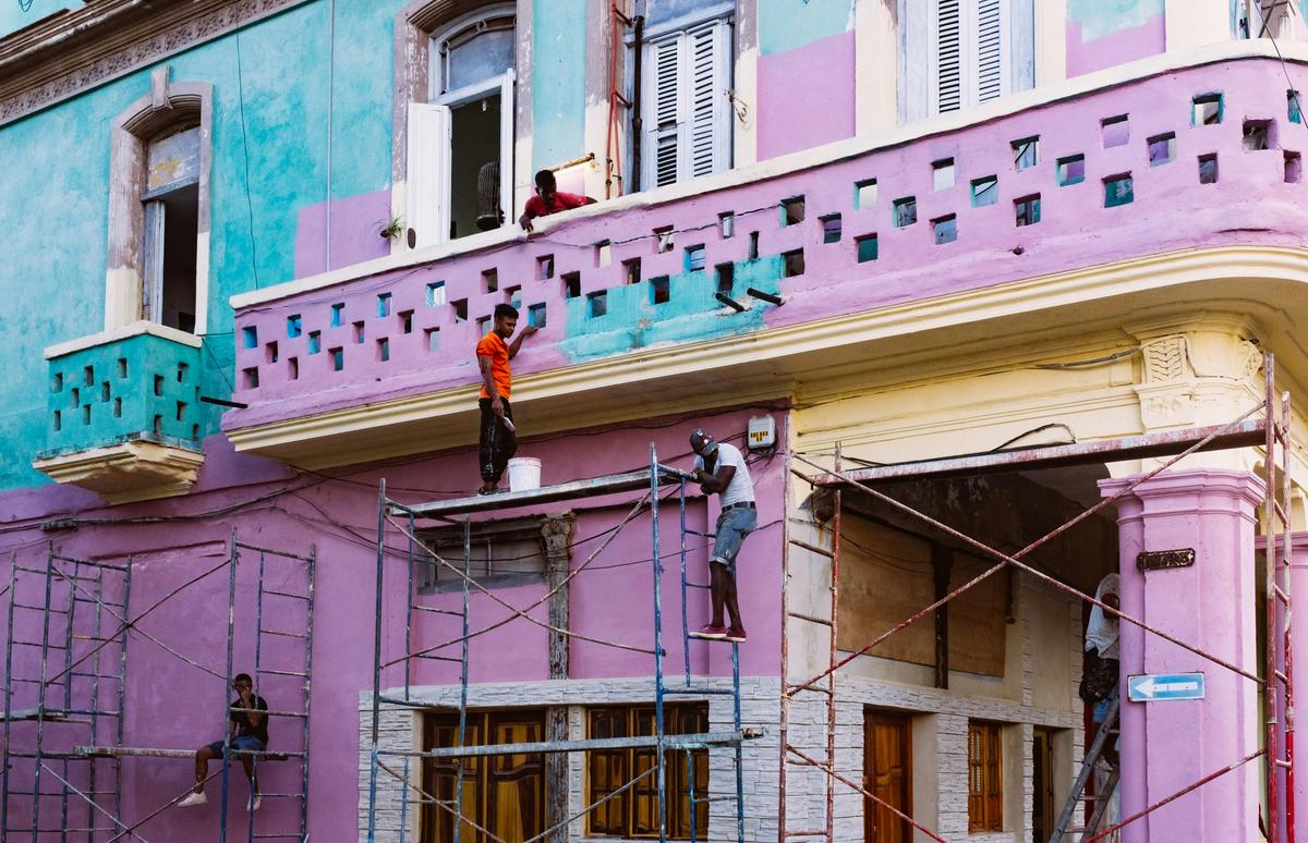 Población espirituana cuestiona los gastos de recursos del régimen en plan de obras públicas