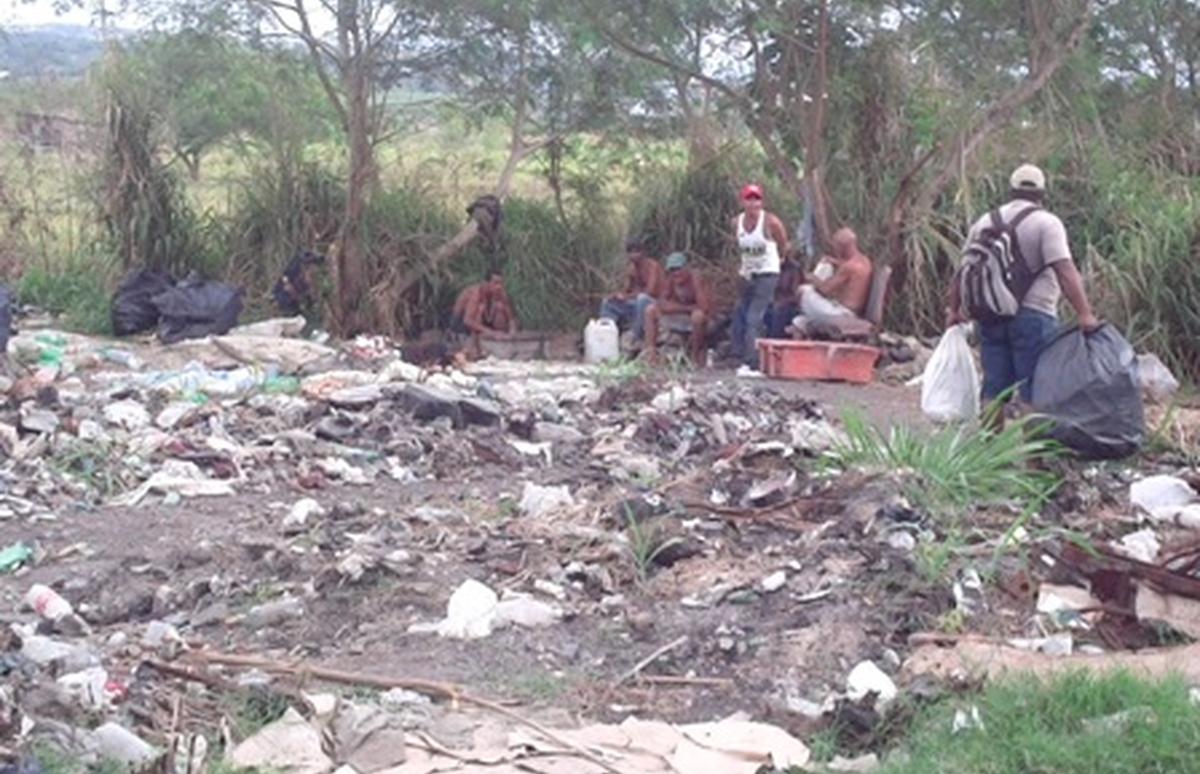 Vuelve a cobrar vida el basurero detrás del cementerio