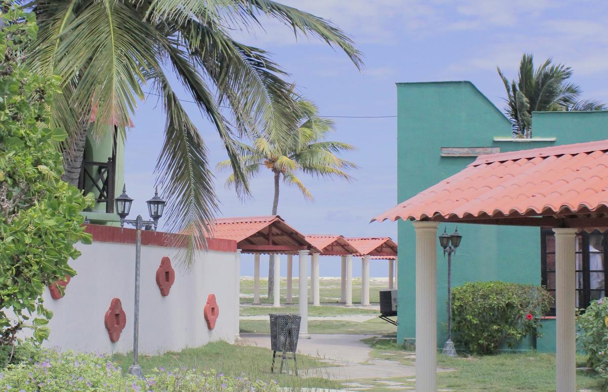 Villas y hoteles de la Cadena Isla Azul solo brillan en paquetes publicitarios