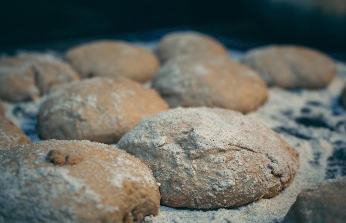 Vaivén del pan de la canasta básica mantiene contra la pared a familias locales