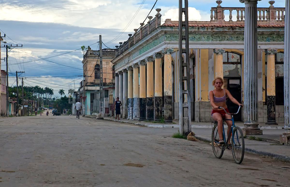 Familias residentes en la zona de los elevados de guayos viven expuestas a peligros de derrumbe