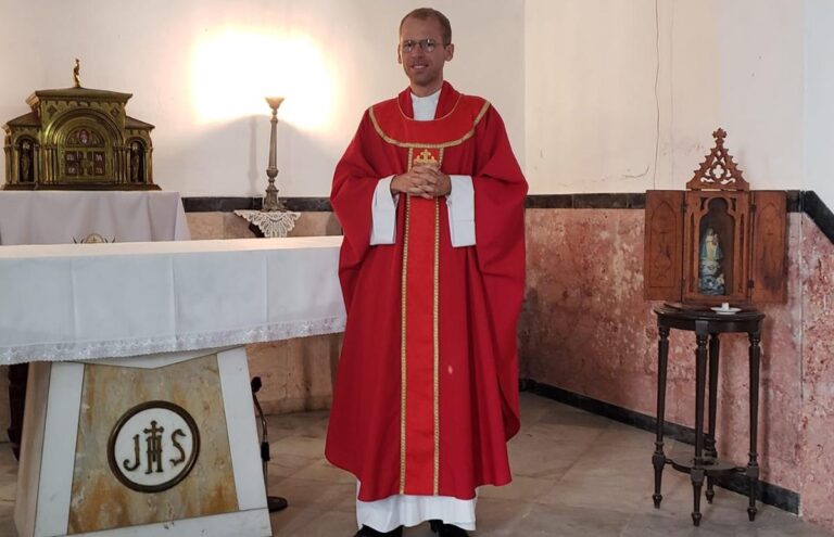Amenazan al sacerdote Kenny Fernández Delgado por convocar a orar por Cuba y Venezuela a través de las redes sociales