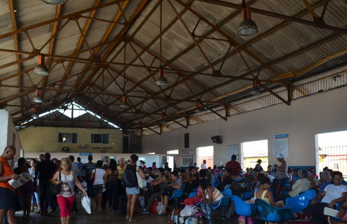 Etiquetan de “horno humano” a salón de espera de la terminal La Coubre