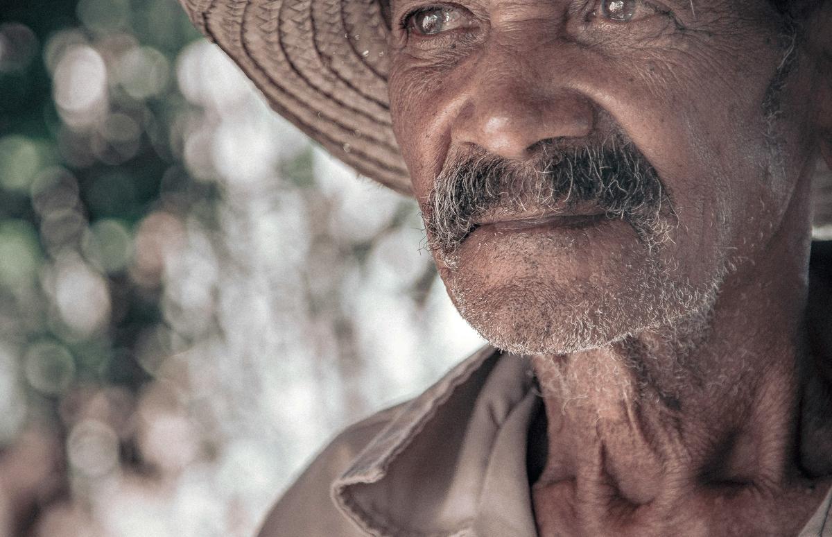 Ancianos espirituanos pasan hambre a diario