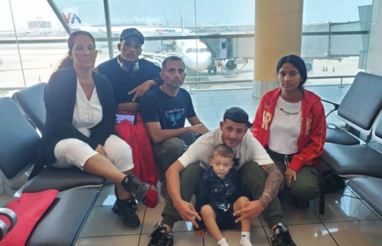 Periodista Enrique Díaz Rodríguez y su familia varados en Perú ante la negativa de Nicaragua de entrada al país