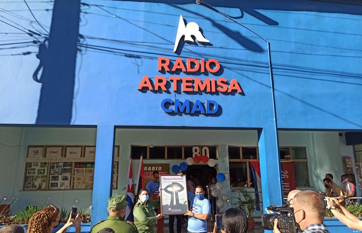 Colapsa parte del techo de la emisora Radio Artemisa