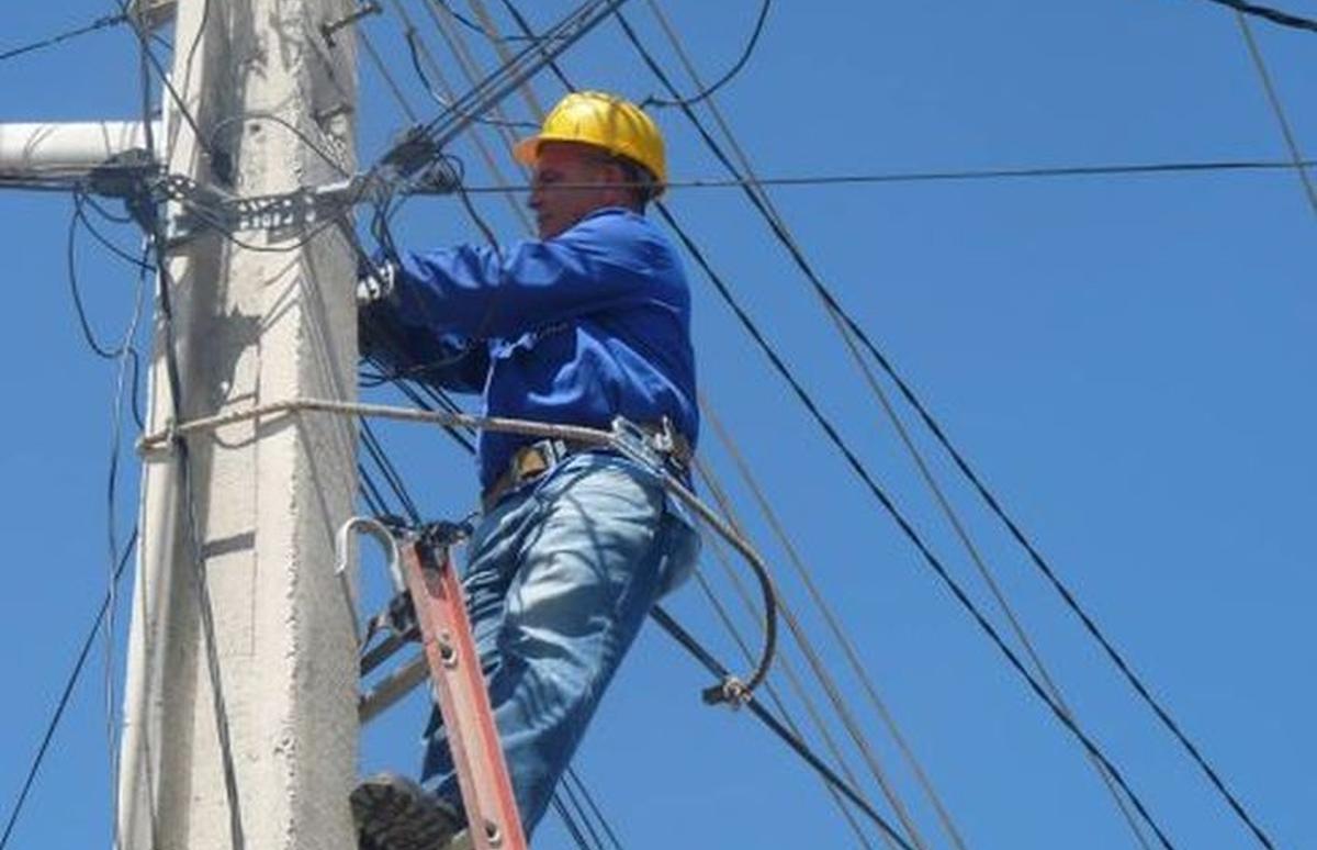 Apagones eléctricos mantienen incomunicado a los espirituanos