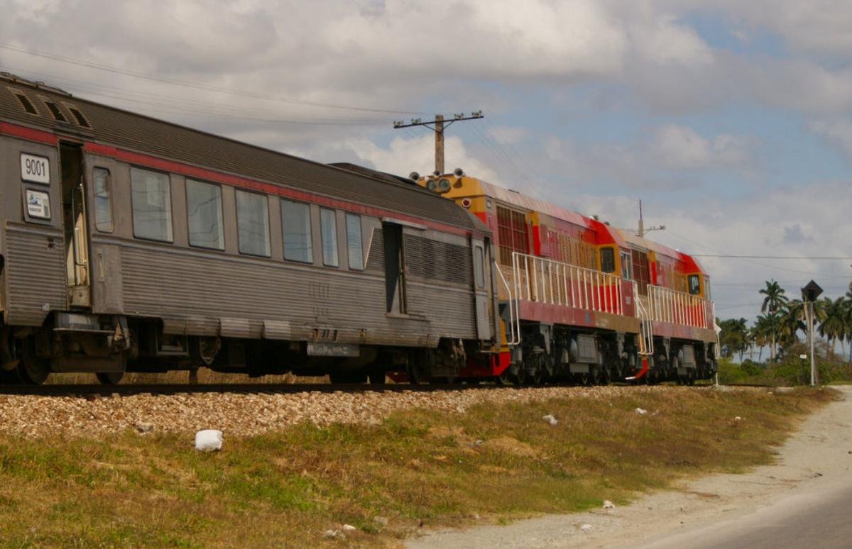 Choque de trenes en el poblado de Guayos