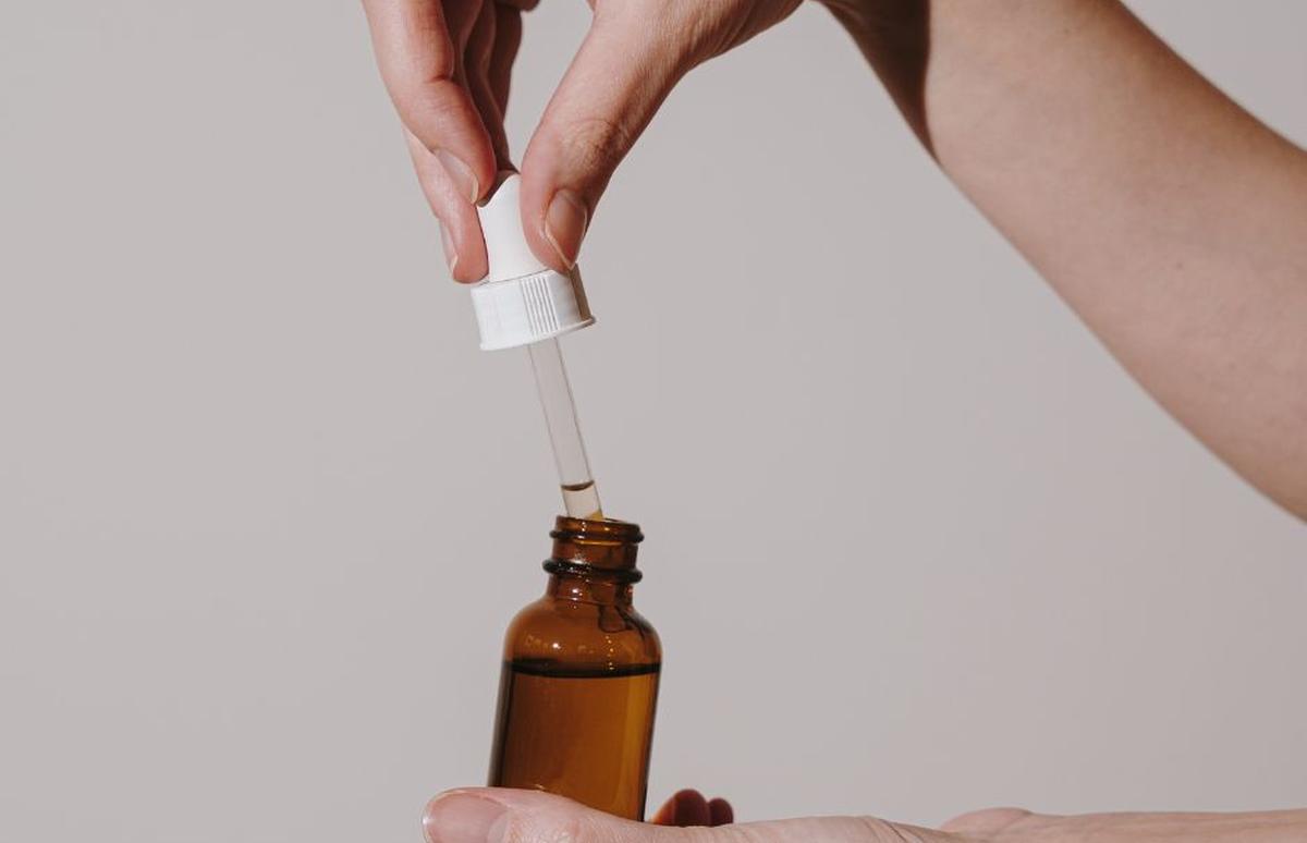 Restringido y más chapucero que nunca vuelve el hipoclorito a las farmacias