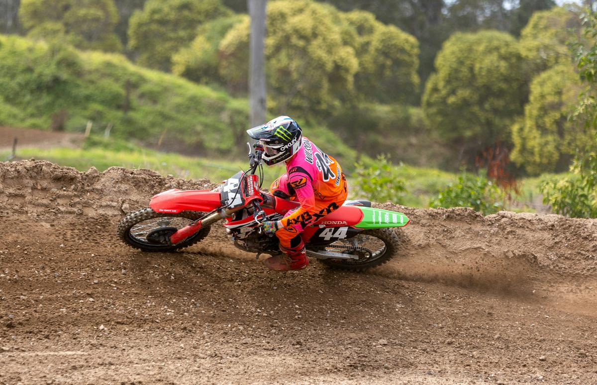 Equipo juvenil de motocross carece de recursos