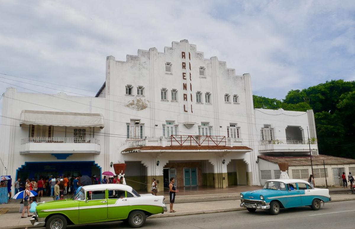 En lamentable estado de abandono el cine Arenal
