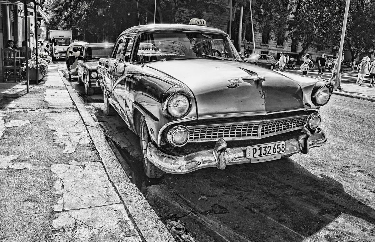 Salideros inundan las calles de Pogolotti