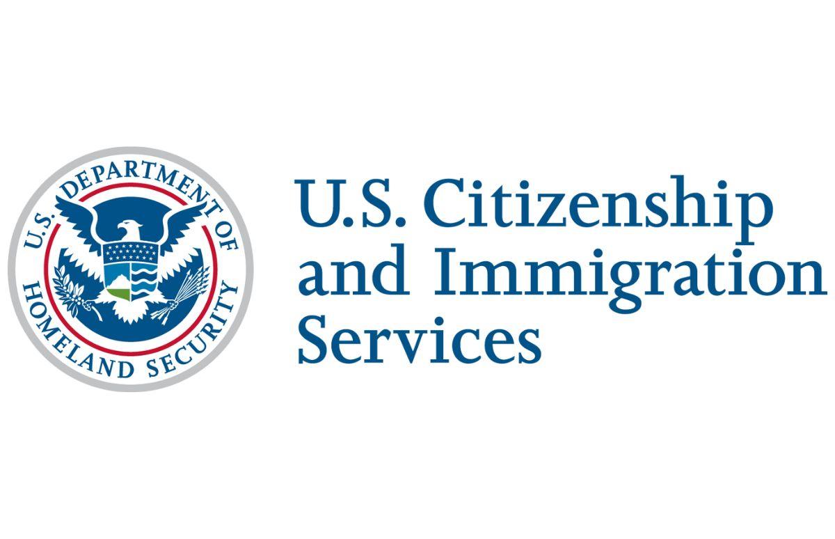 Congelan solicitudes de residencia permanente a migrantes que entraron con parole a EE. UU.