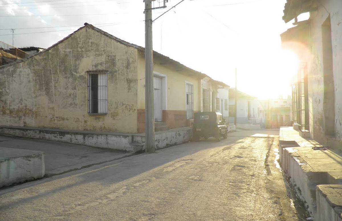 Hueco peligroso en la calle Céspedes de la provincia