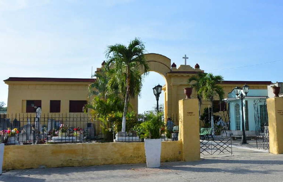 Detienen a ladrón en el cementerio municipal