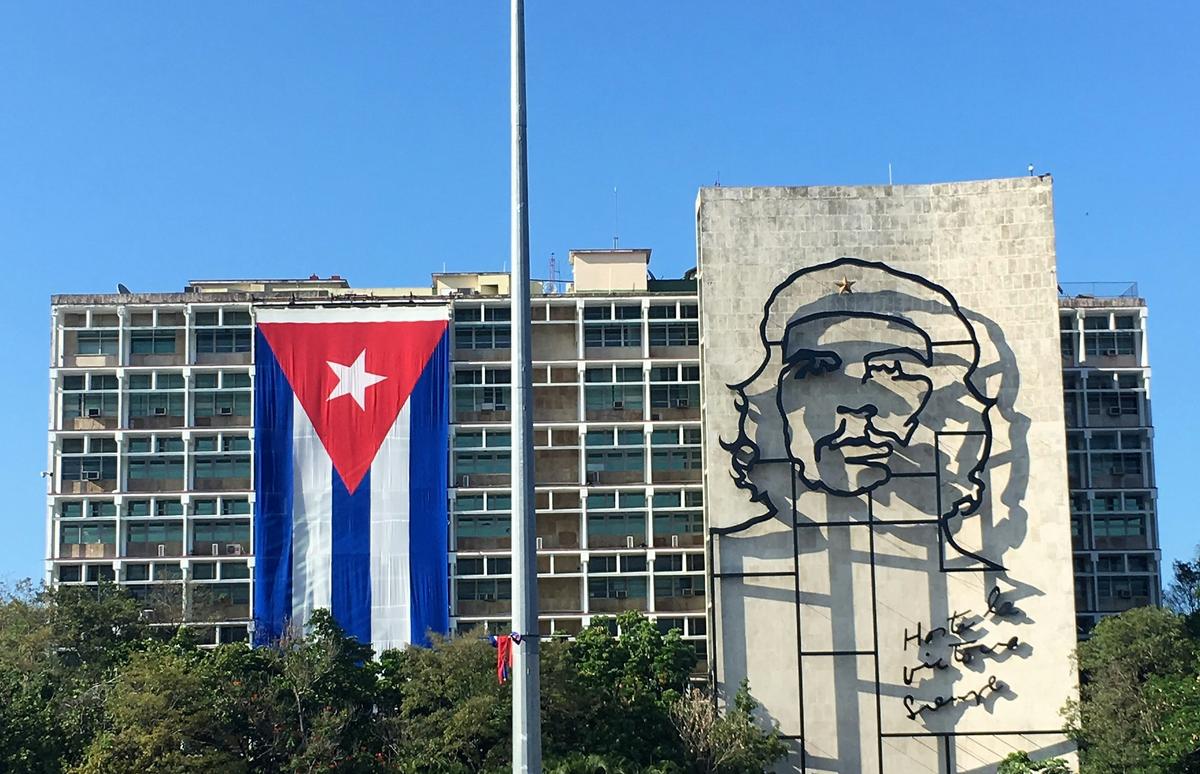 El régimen cubano entre promesas rotas y ultrajes