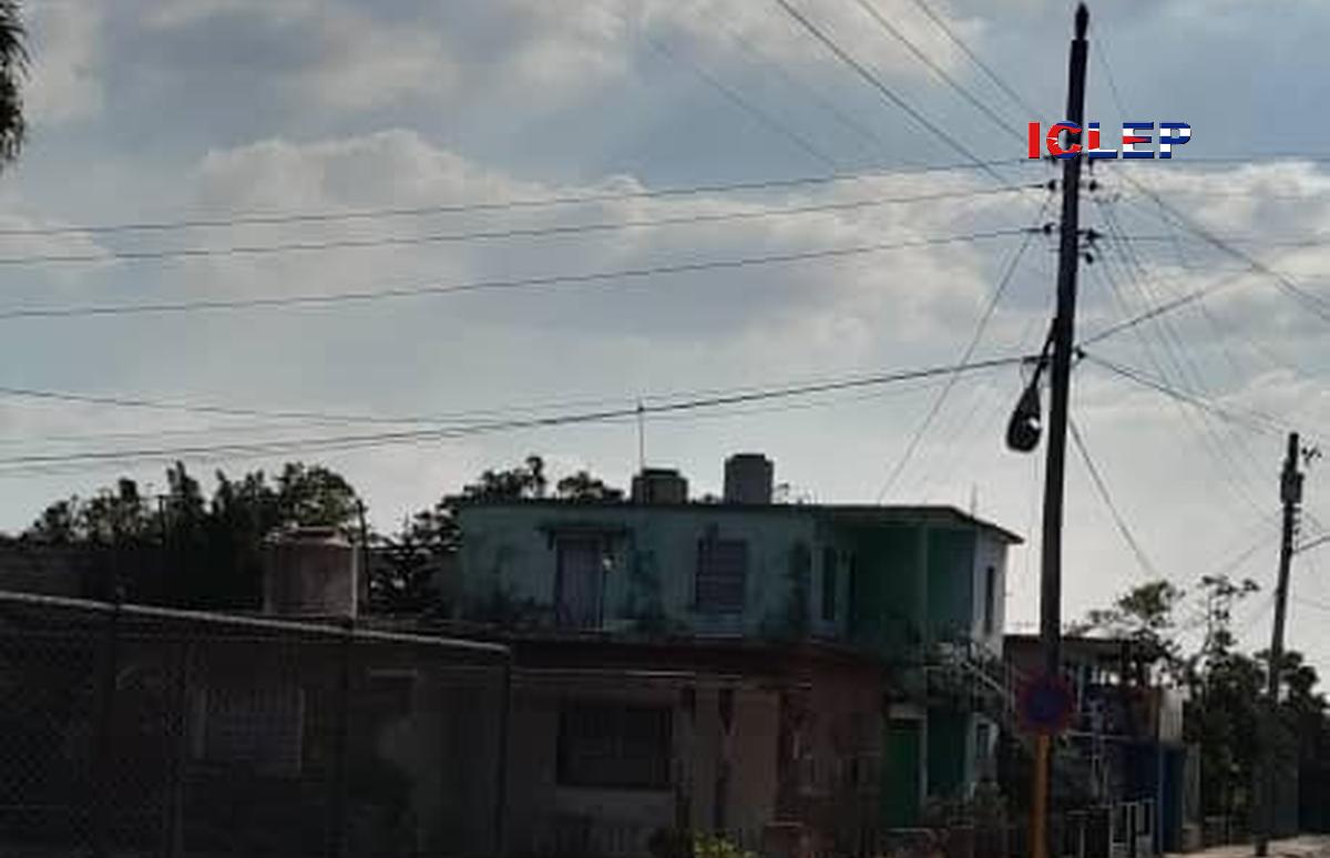 Tras la presión ciudadana, regresa la electricidad a la calle Céspedes