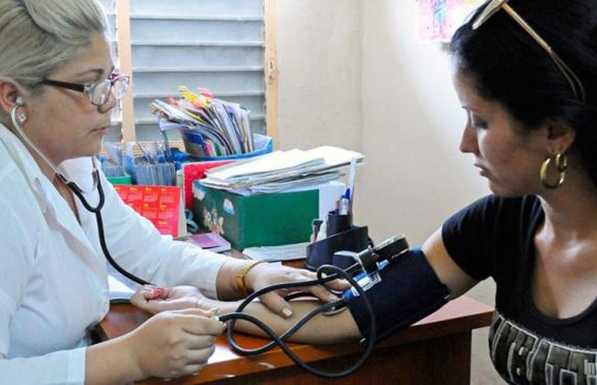 Sin atención médica mendigo que vive en los alrededores del Ciro Redondo