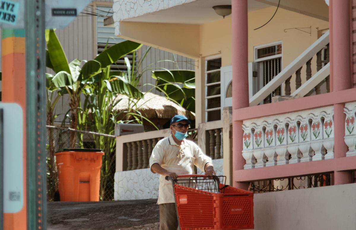 Ancianos espirituanos se ven obligados a trabajar para poder subsistir