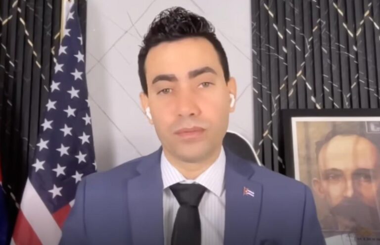 Funcionarios del régimen cubano atacan en redes sociales al periodista Mario J. Pentón