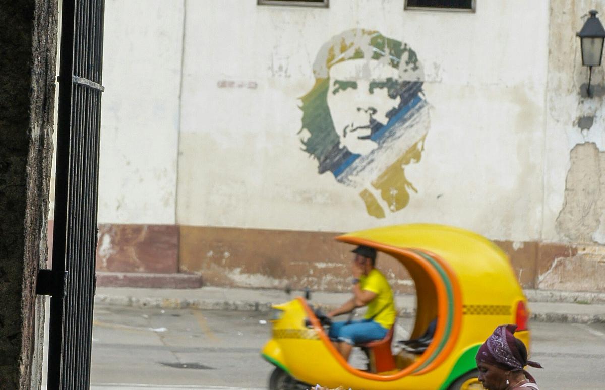 Anciana espirituana sobrevive vendiendo guayabas en las calles
