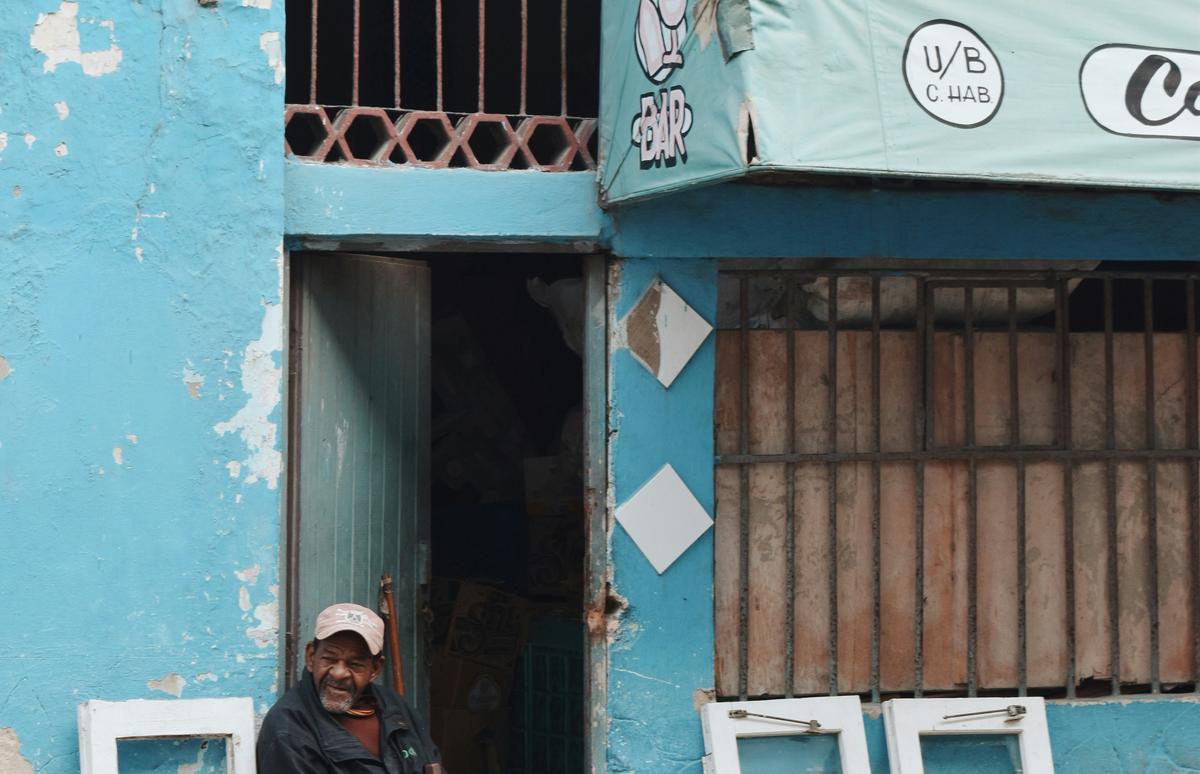 Los más vulnerables a merced de los grupos de WhatsApp