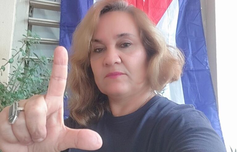 Intelectuales cubanos bajo acoso del régimen para impedirles protestar pacíficamente